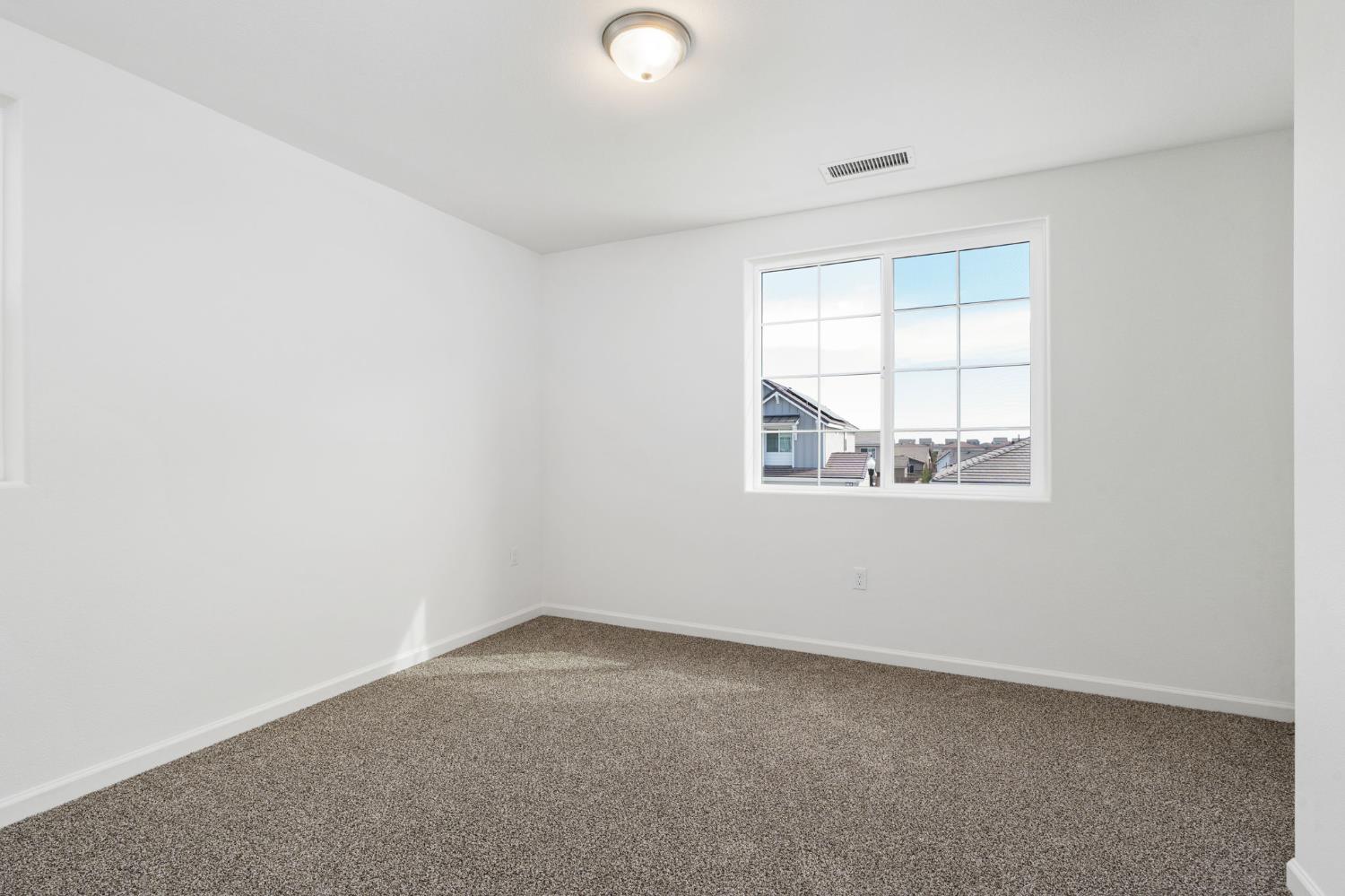 1189 Magnolia Ct W, Madera, CA 93636