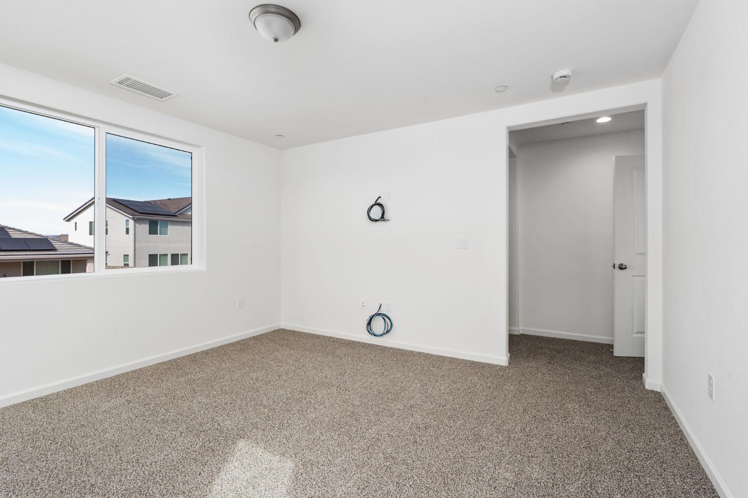 1189 Magnolia Ct W, Madera, CA 93636