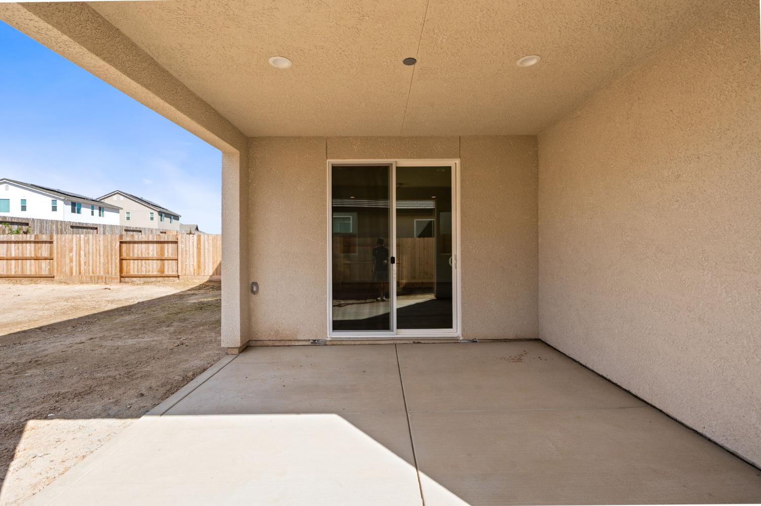 1189 Magnolia Ct W, Madera, CA 93636