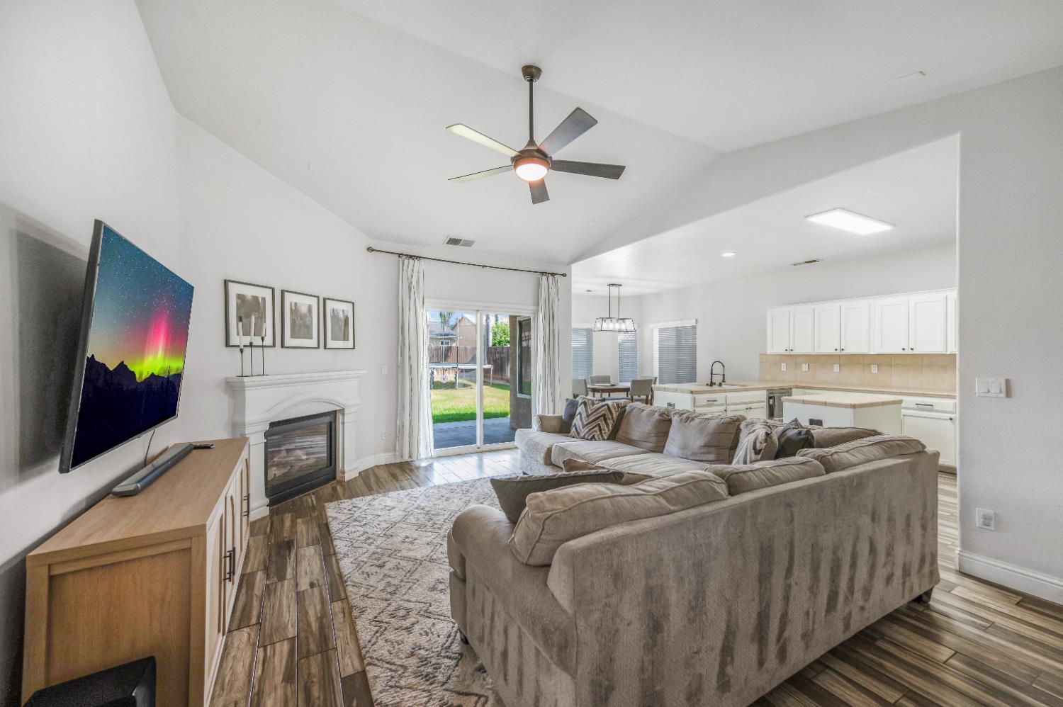 5391 E Burns Ave, Fresno, CA 93725