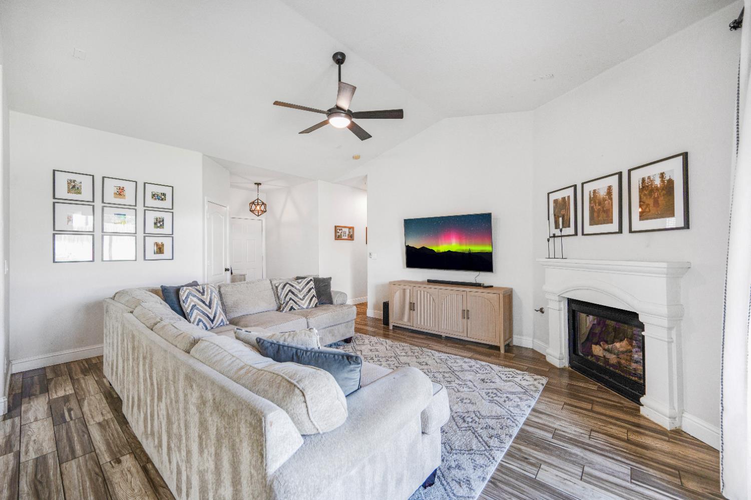 5391 E Burns Ave, Fresno, CA 93725