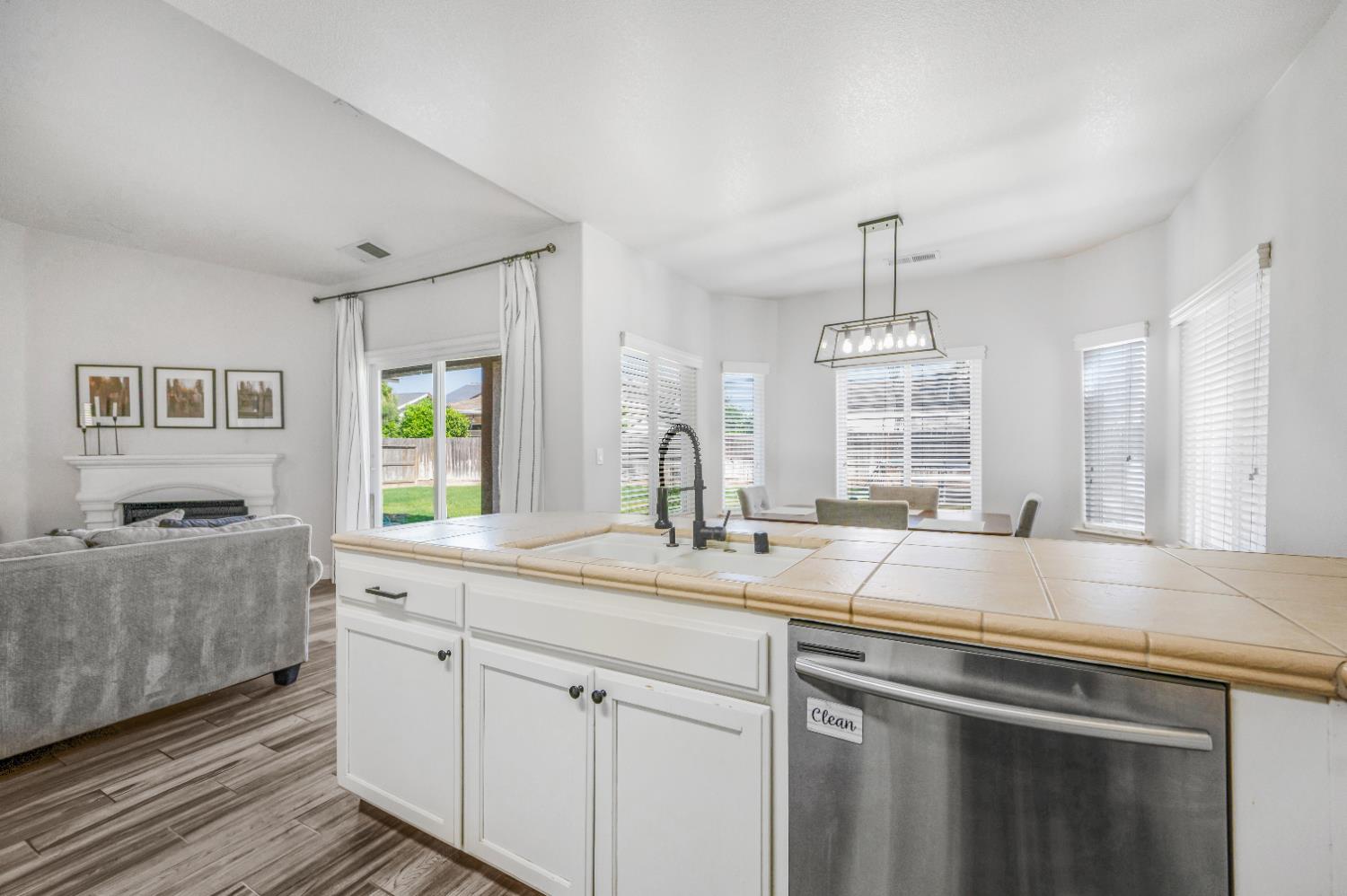 5391 E Burns Ave, Fresno, CA 93725