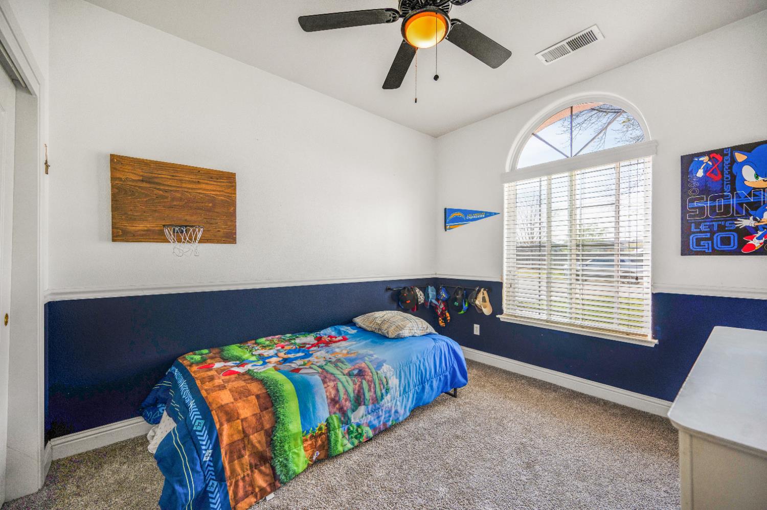 5391 E Burns Ave, Fresno, CA 93725