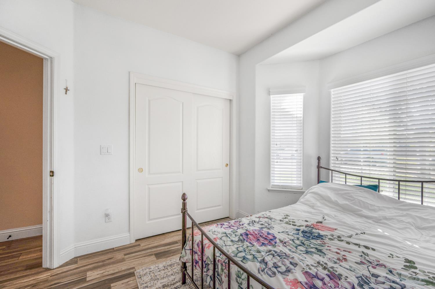 5391 E Burns Ave, Fresno, CA 93725