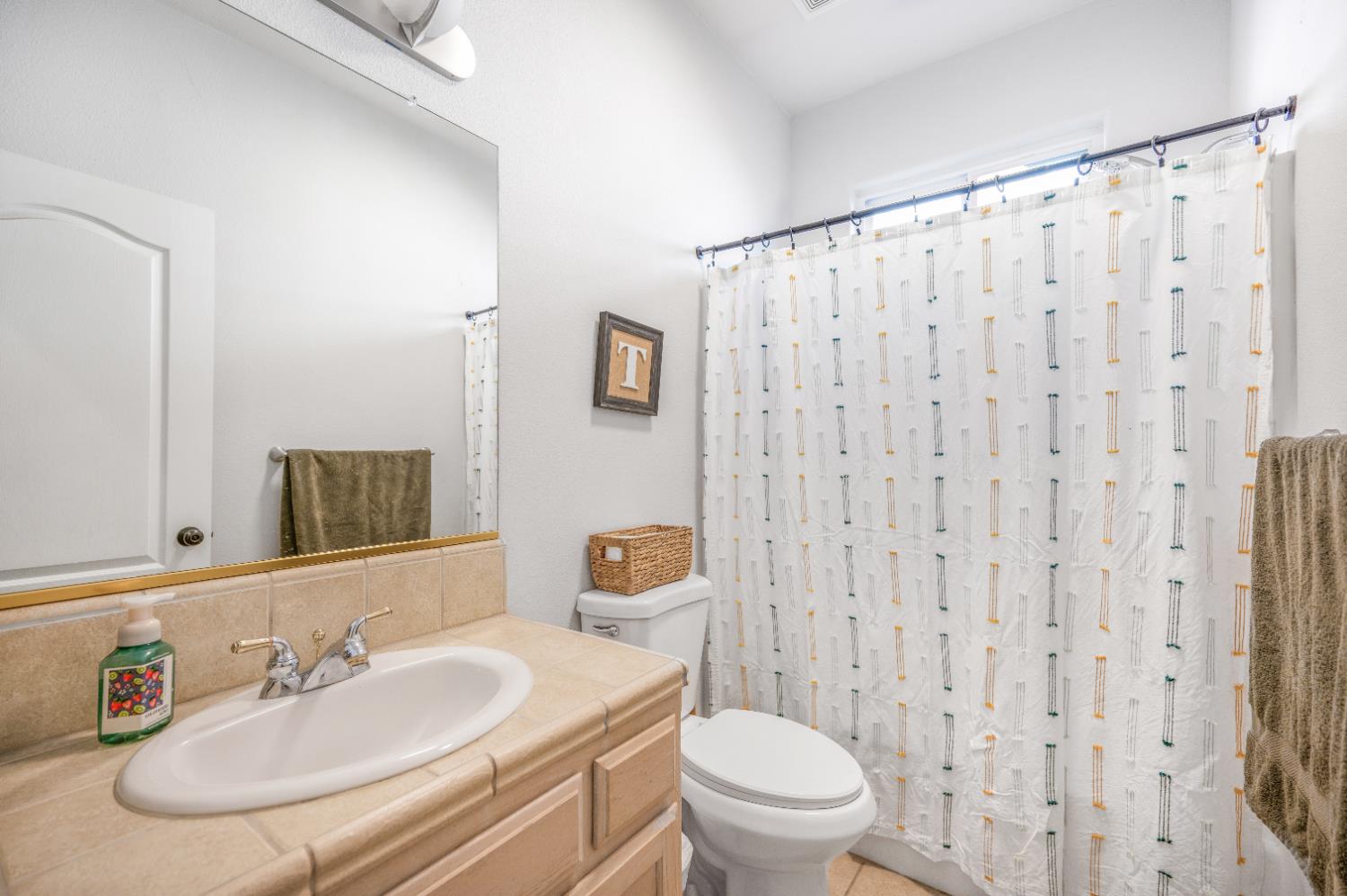 5391 E Burns Ave, Fresno, CA 93725