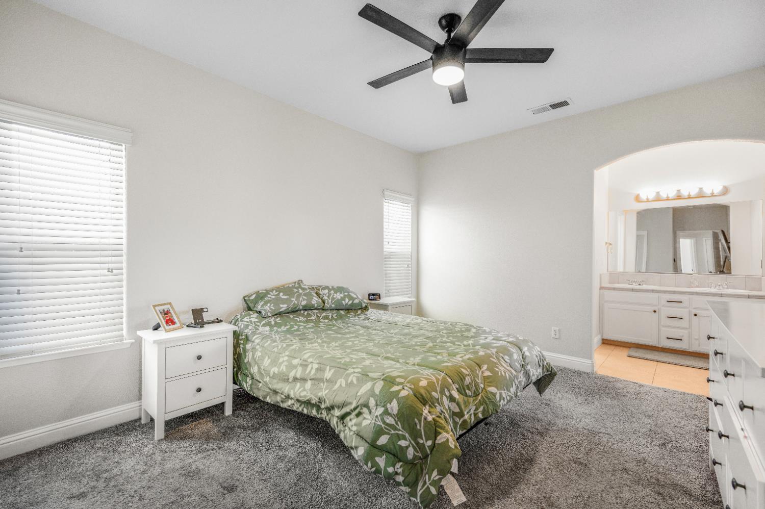 5391 E Burns Ave, Fresno, CA 93725