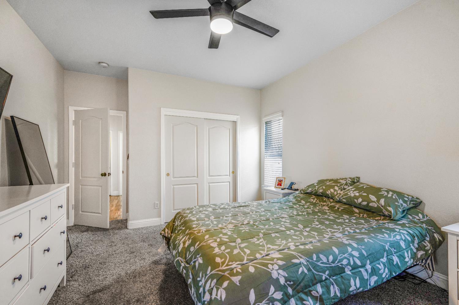 5391 E Burns Ave, Fresno, CA 93725