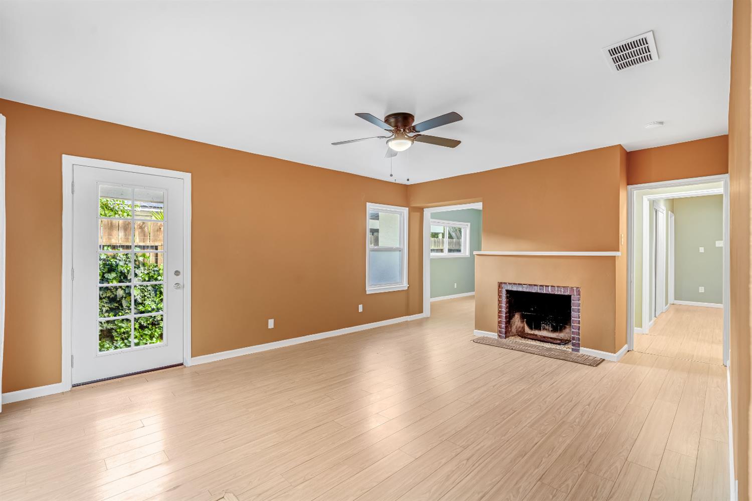 553 E Michigan Ave, Fresno, CA 93704