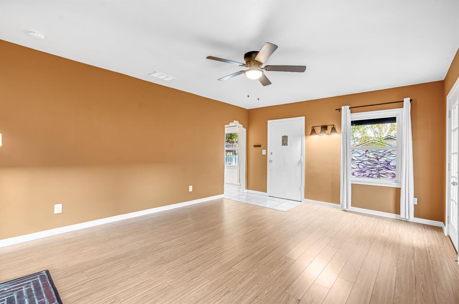 553 E Michigan Ave, Fresno, CA 93704