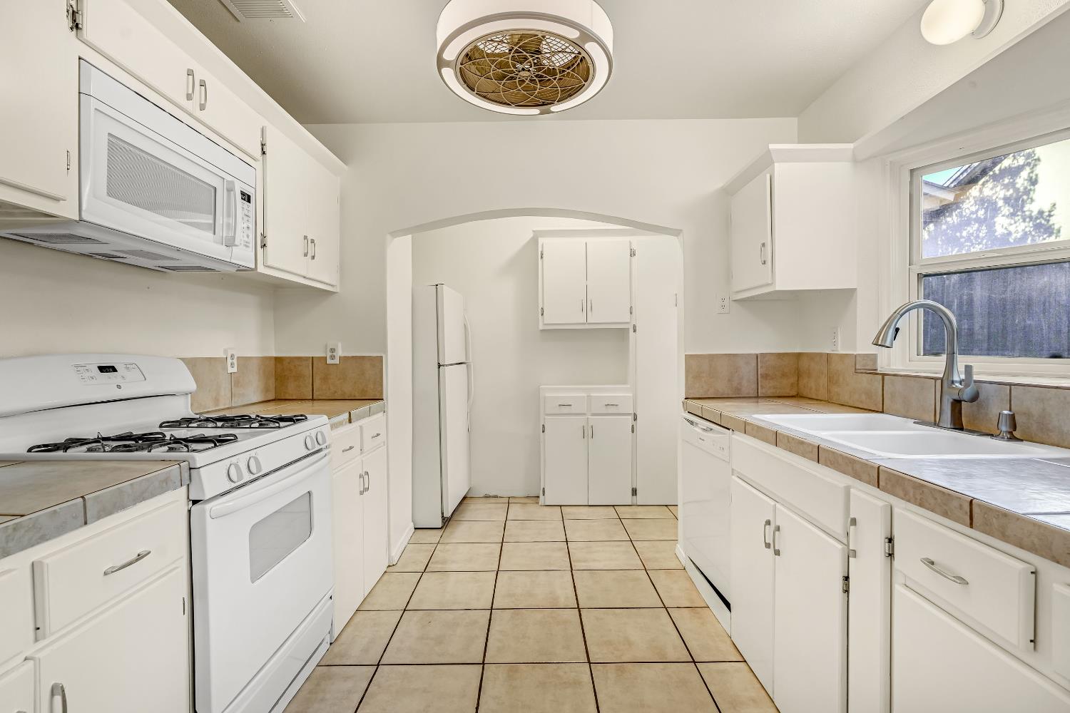 553 E Michigan Ave, Fresno, CA 93704