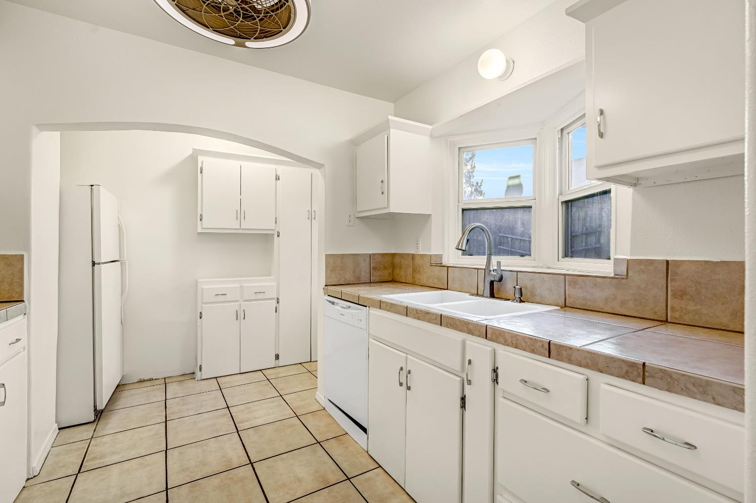 553 E Michigan Ave, Fresno, CA 93704