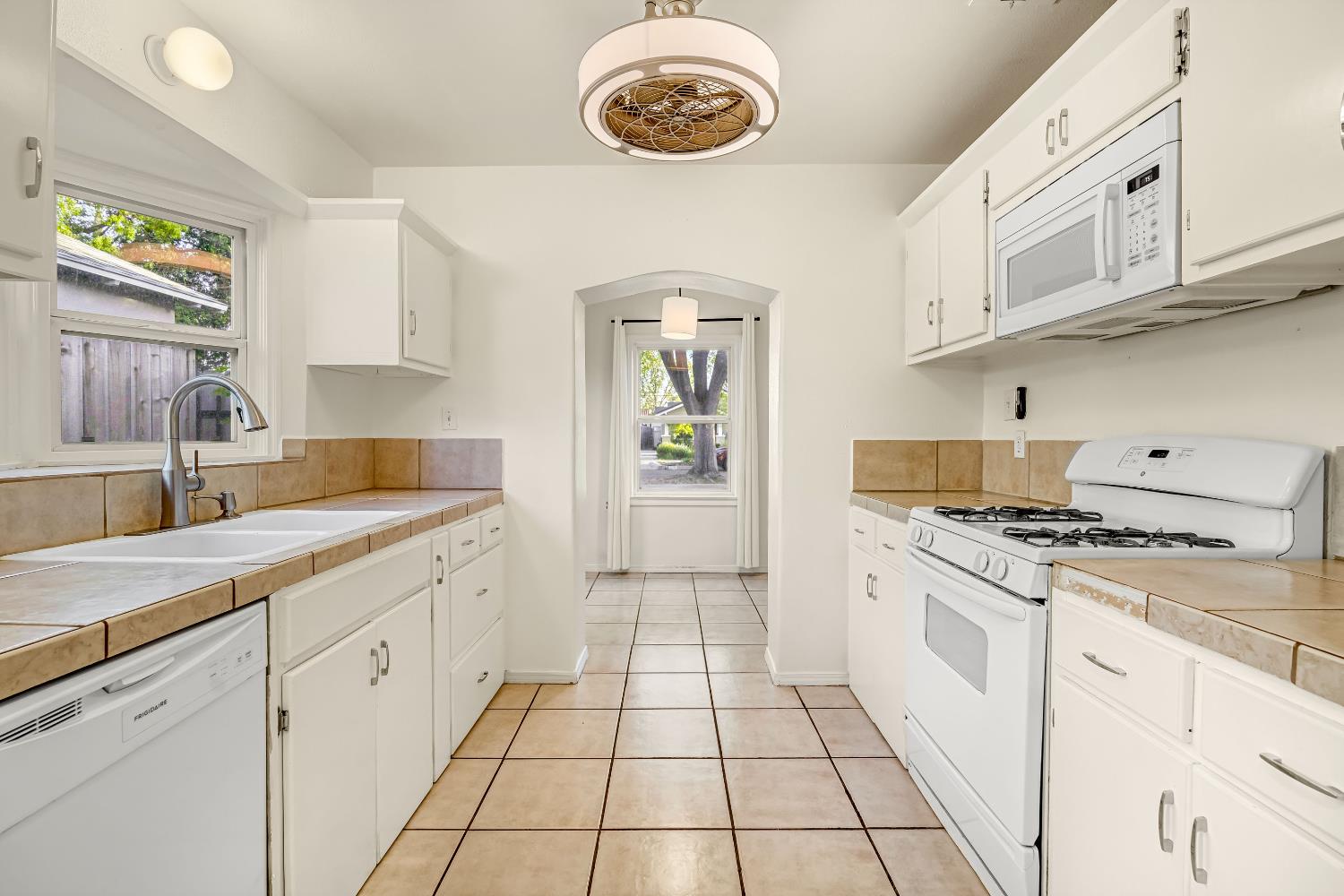 553 E Michigan Ave, Fresno, CA 93704