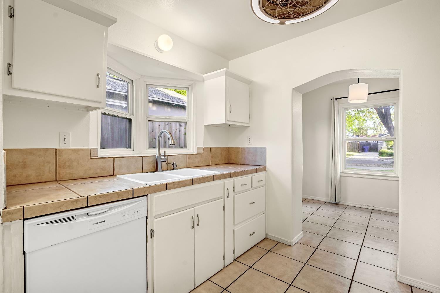 553 E Michigan Ave, Fresno, CA 93704