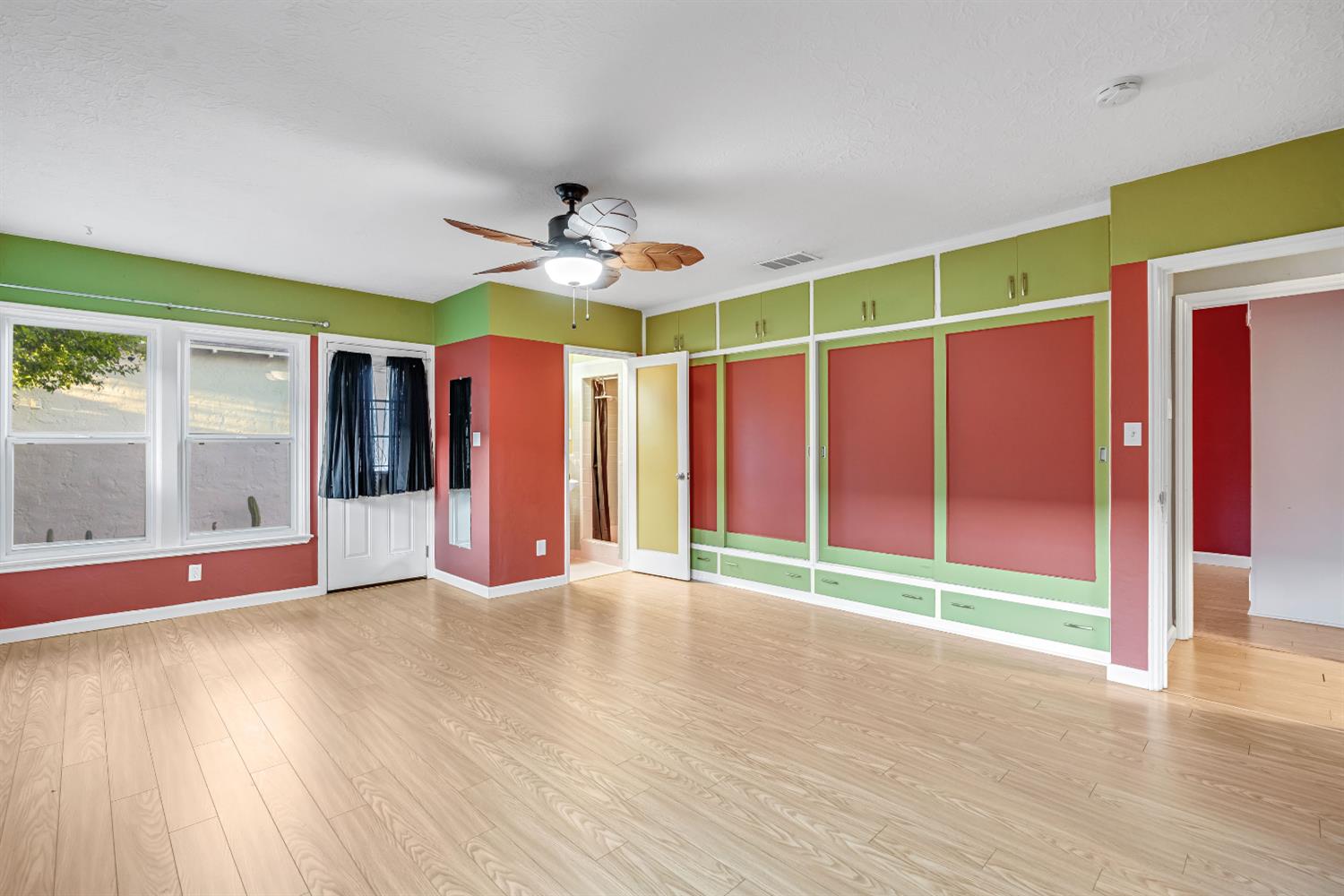 553 E Michigan Ave, Fresno, CA 93704