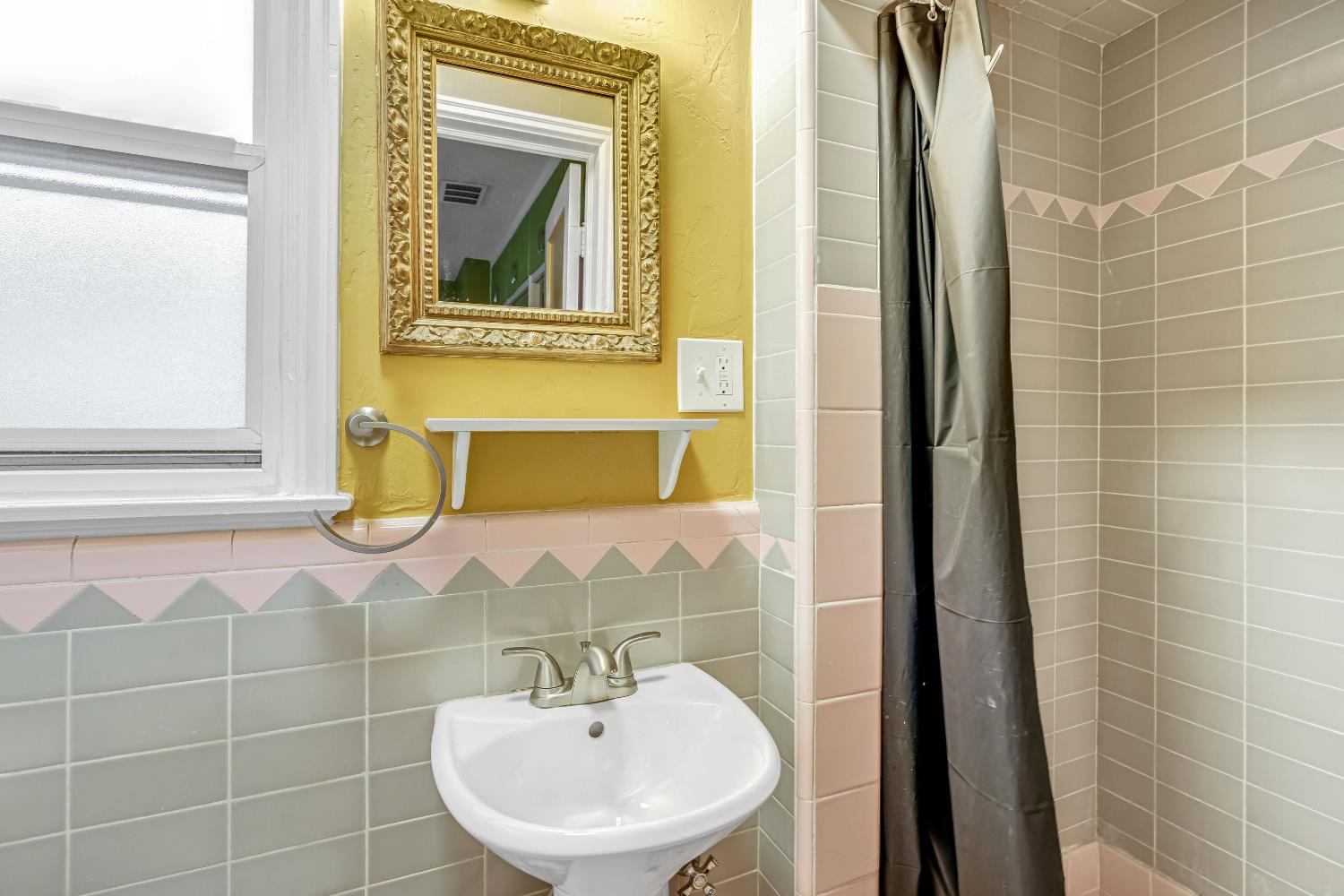 553 E Michigan Ave, Fresno, CA 93704