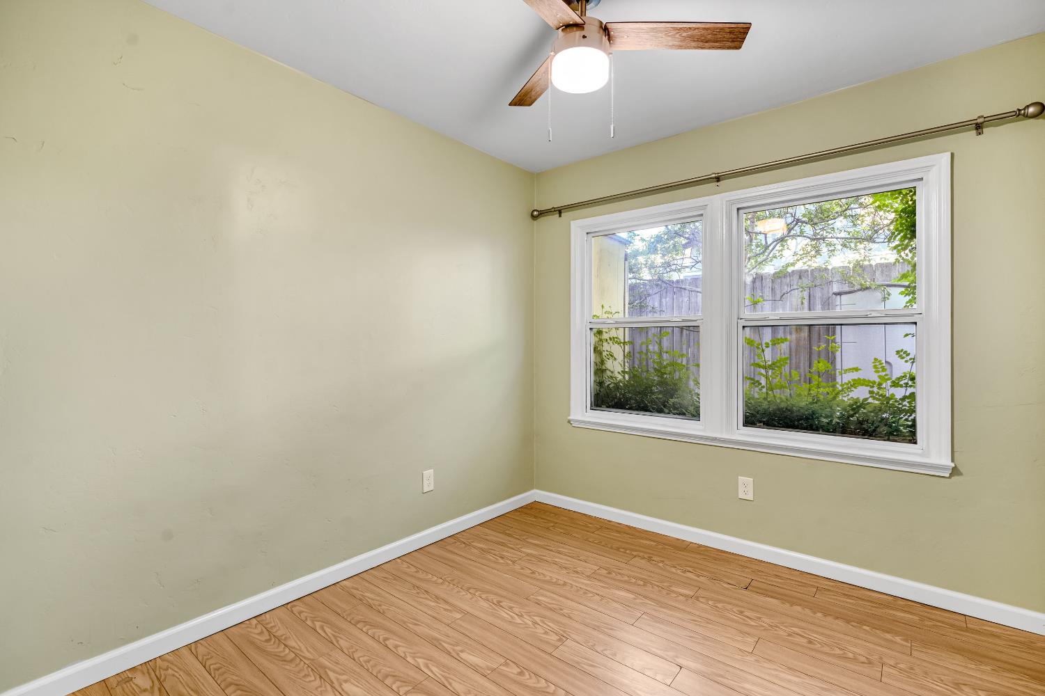 553 E Michigan Ave, Fresno, CA 93704