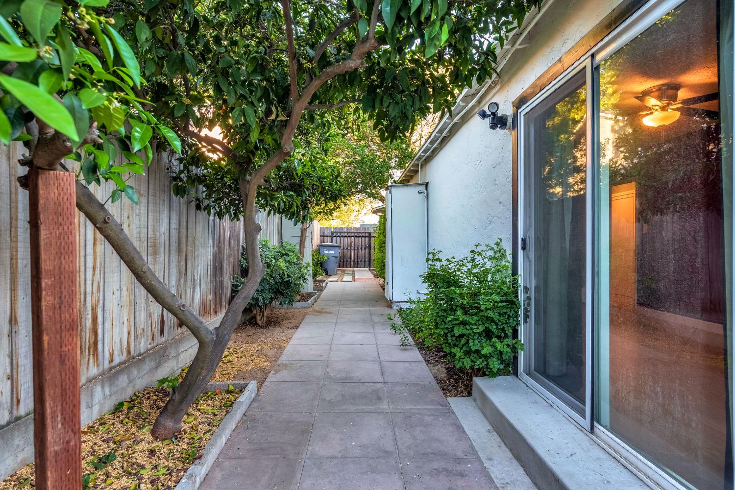 553 E Michigan Ave, Fresno, CA 93704