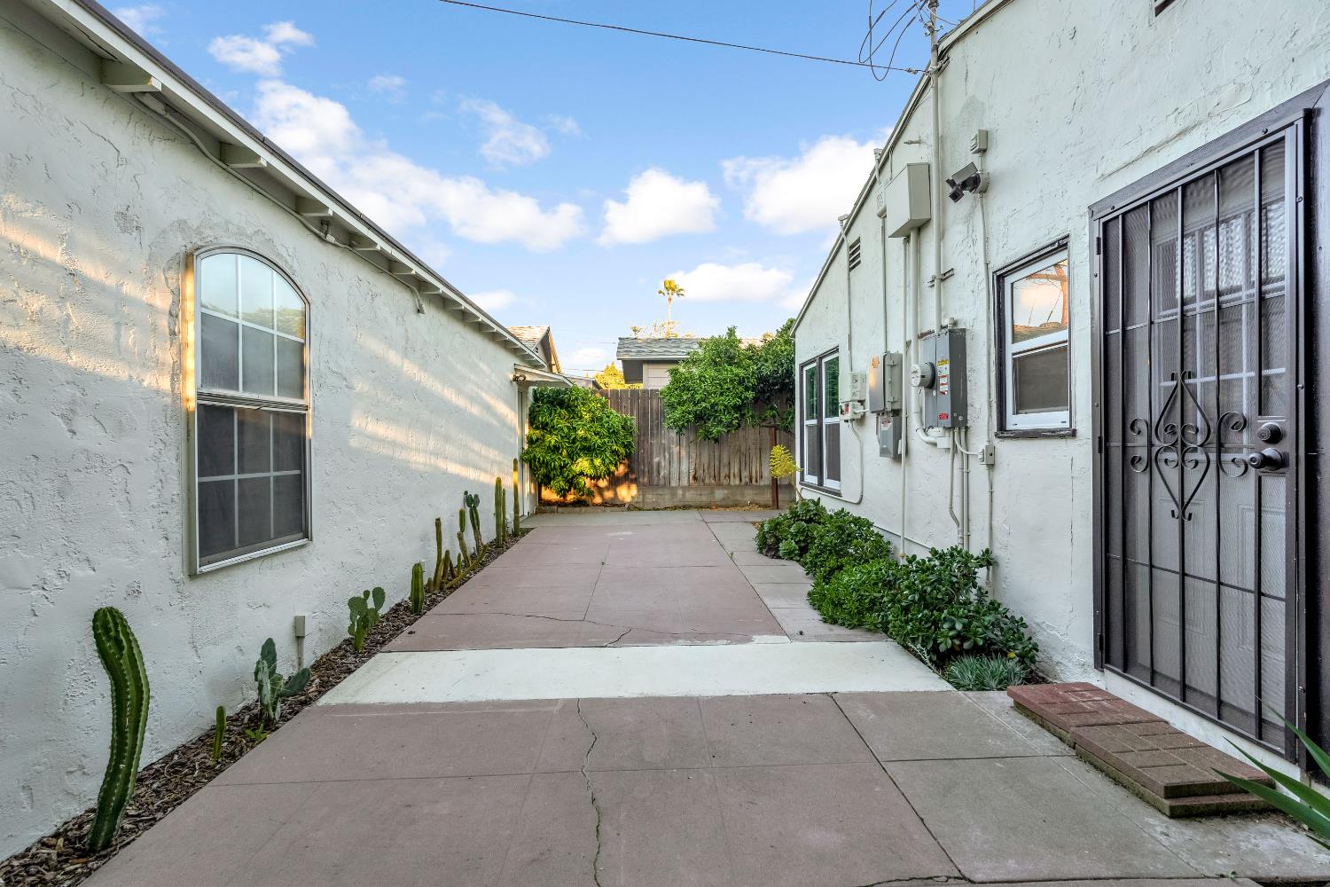 553 E Michigan Ave, Fresno, CA 93704