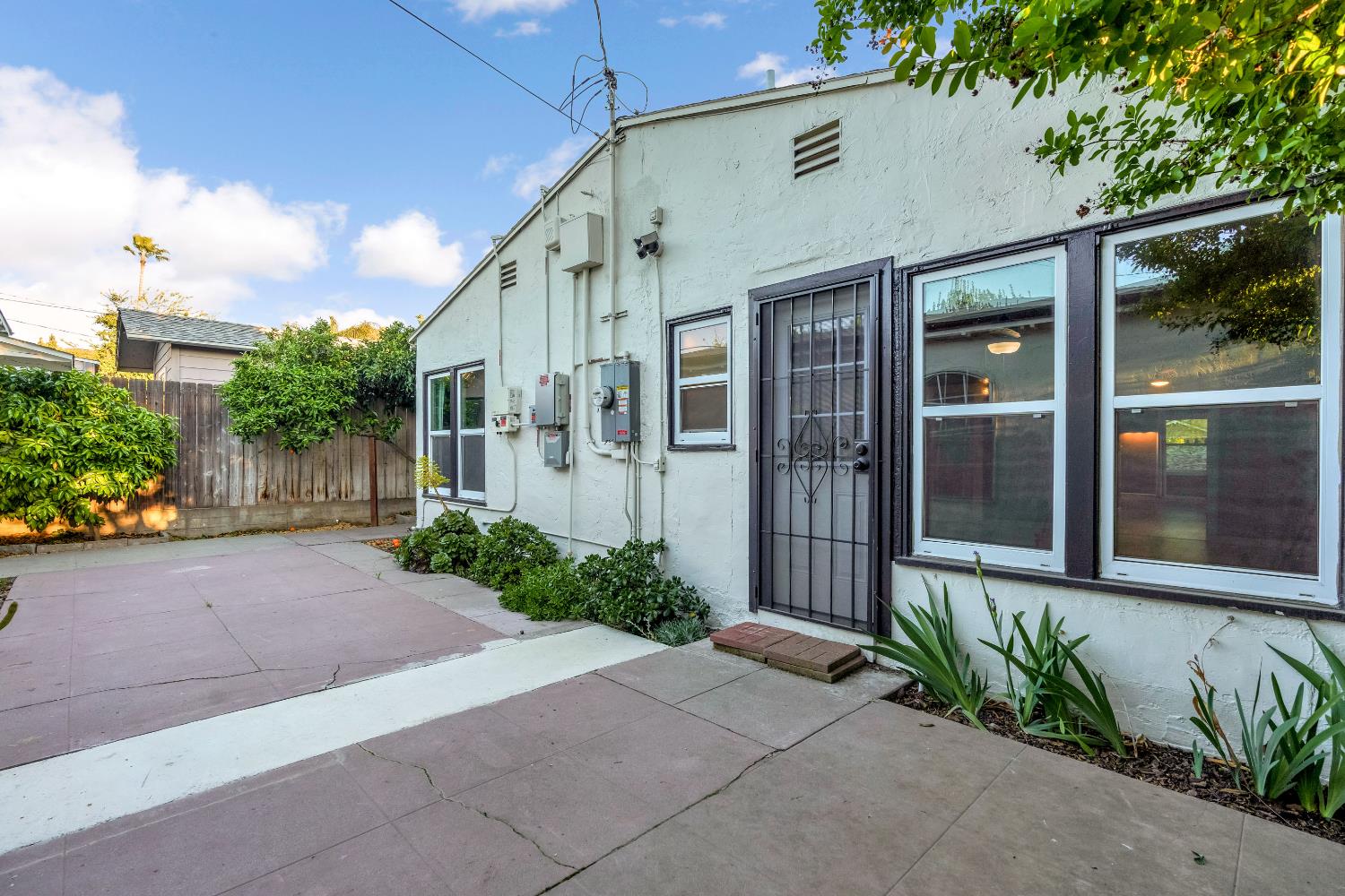 553 E Michigan Ave, Fresno, CA 93704