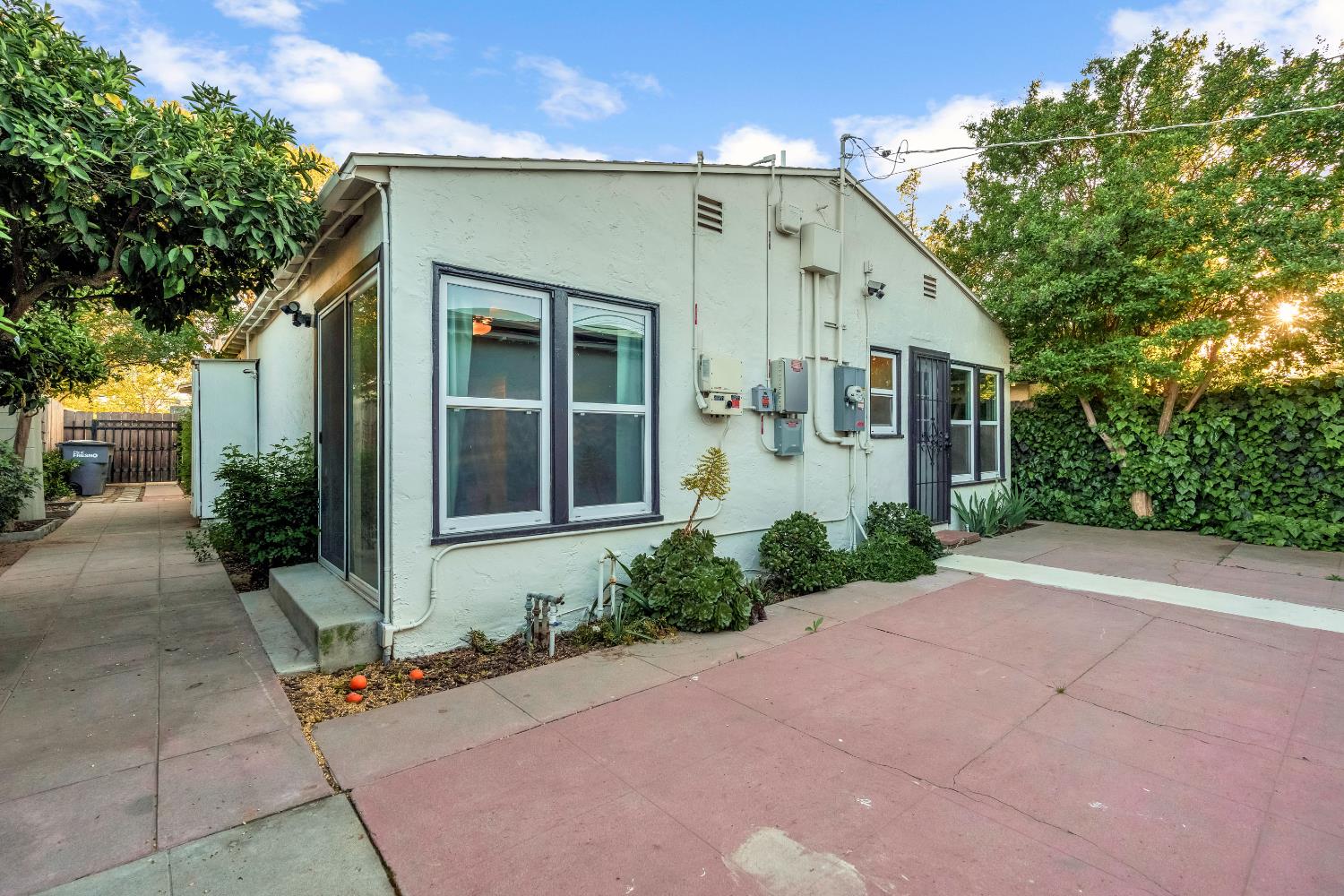 553 E Michigan Ave, Fresno, CA 93704