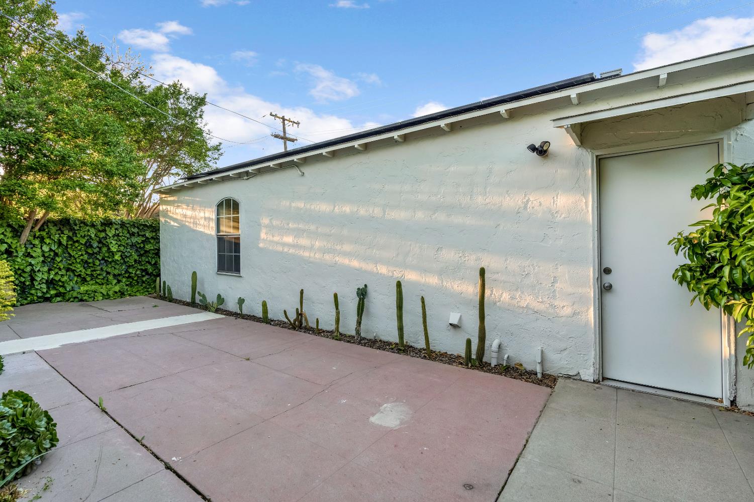 553 E Michigan Ave, Fresno, CA 93704