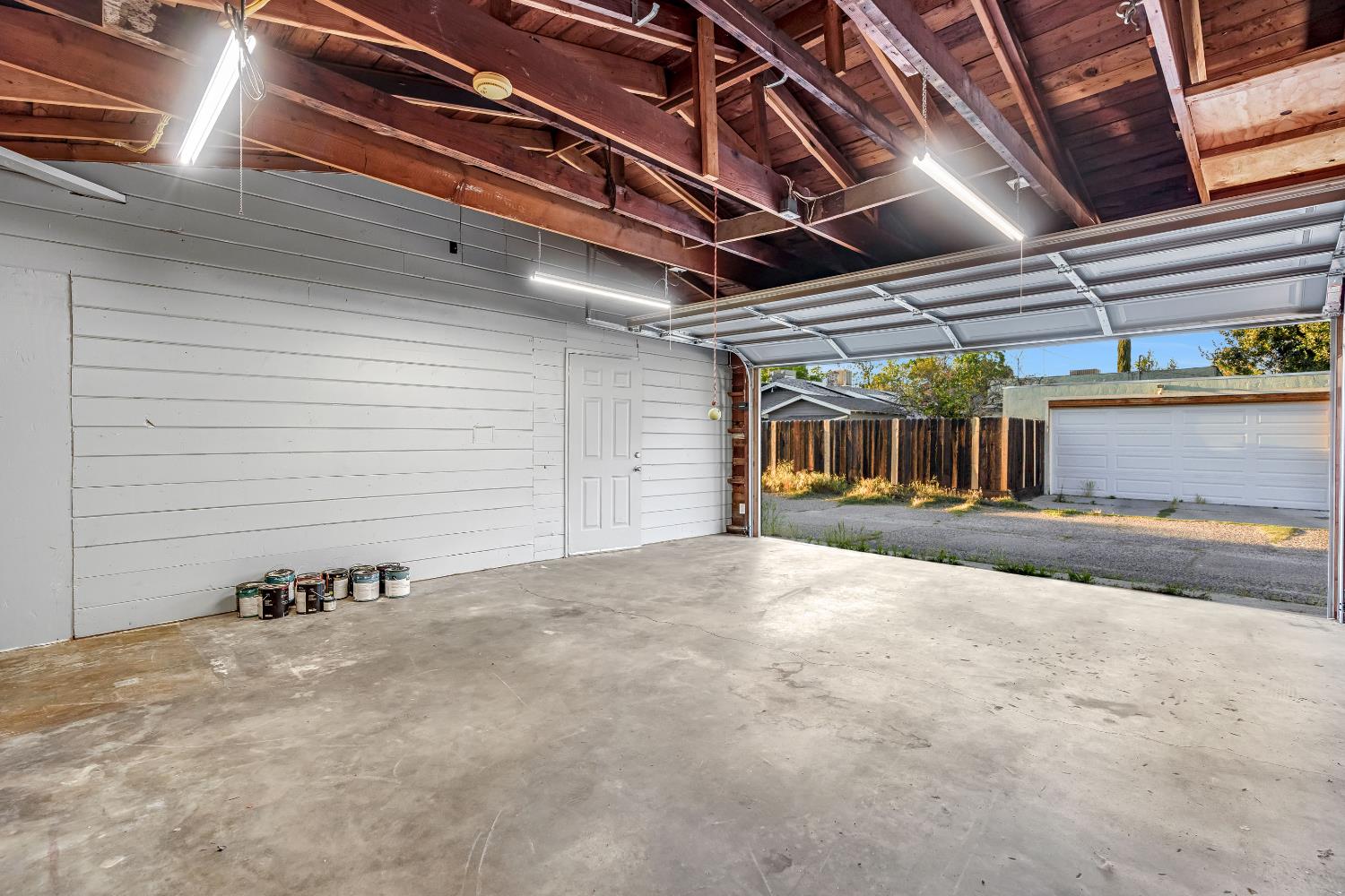 553 E Michigan Ave, Fresno, CA 93704