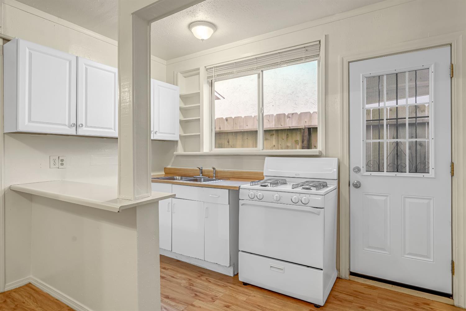 553 E Michigan Ave, Fresno, CA 93704