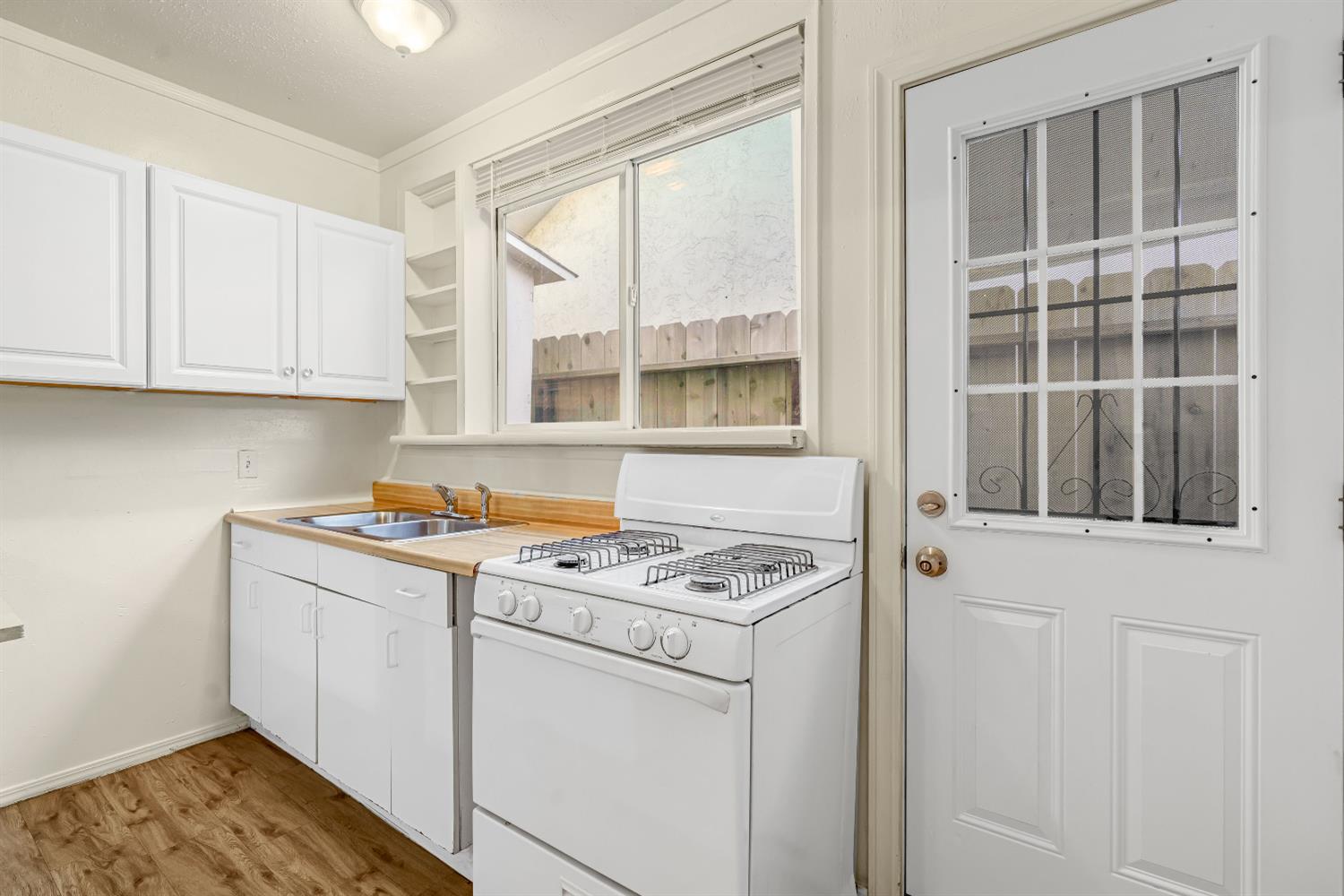 553 E Michigan Ave, Fresno, CA 93704