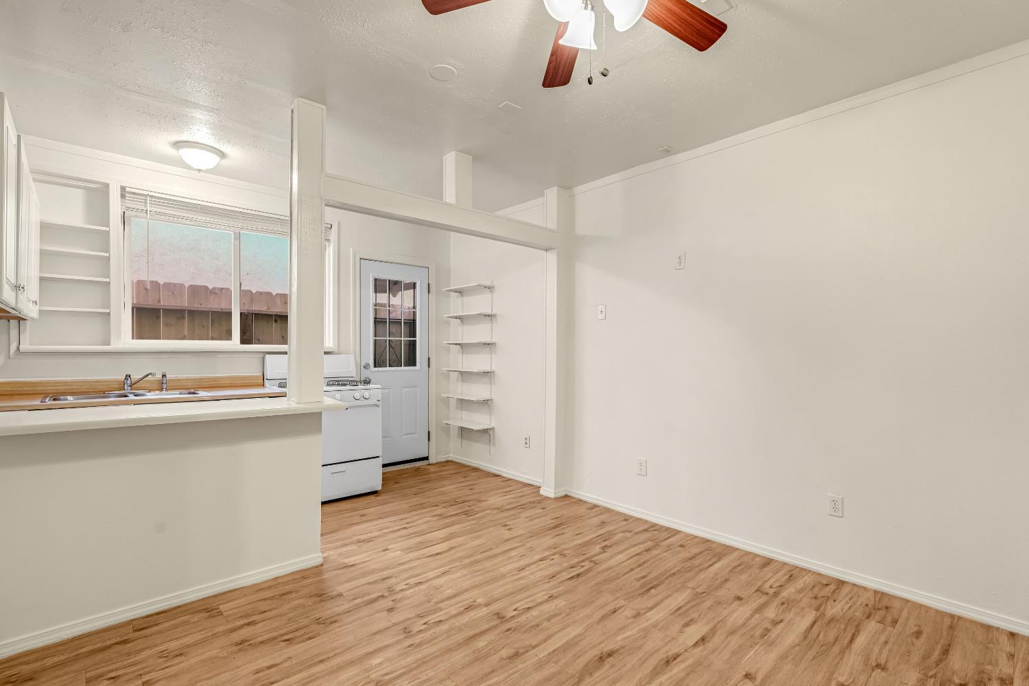 553 E Michigan Ave, Fresno, CA 93704