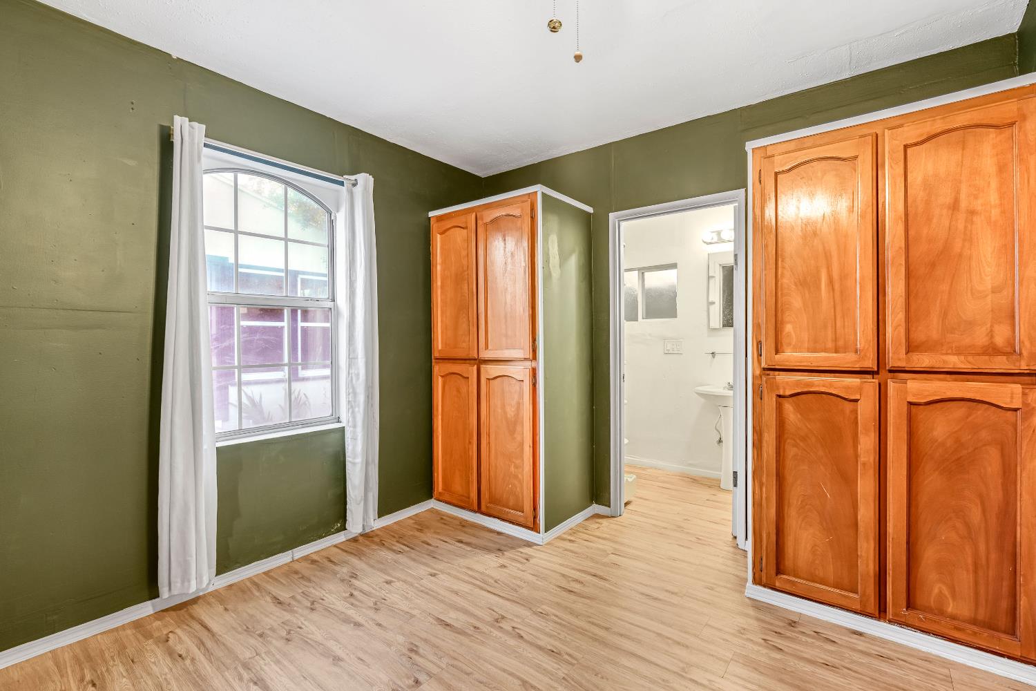 553 E Michigan Ave, Fresno, CA 93704