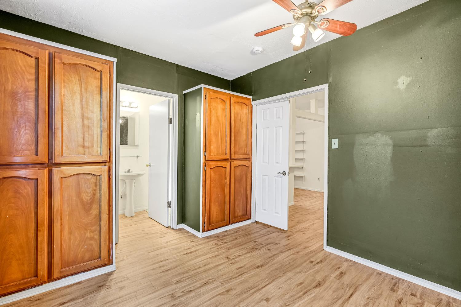 553 E Michigan Ave, Fresno, CA 93704