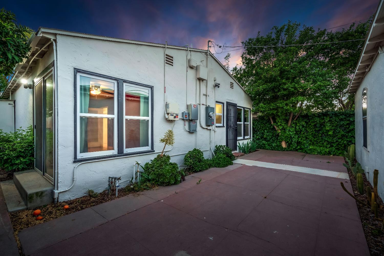 553 E Michigan Ave, Fresno, CA 93704