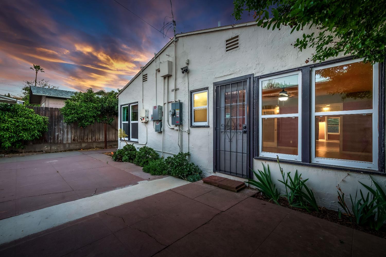 553 E Michigan Ave, Fresno, CA 93704