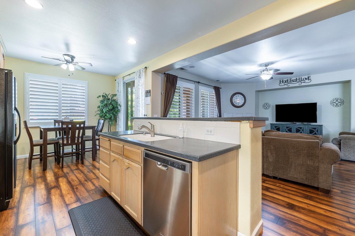 8697 N Talladega Way, Fresno, CA 93720