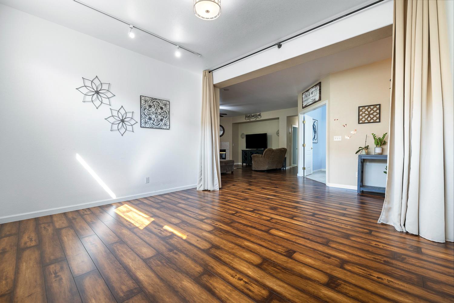 8697 N Talladega Way, Fresno, CA 93720