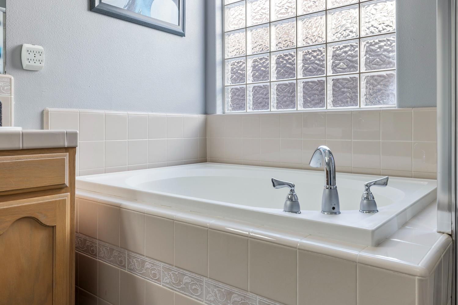 8697 N Talladega Way, Fresno, CA 93720