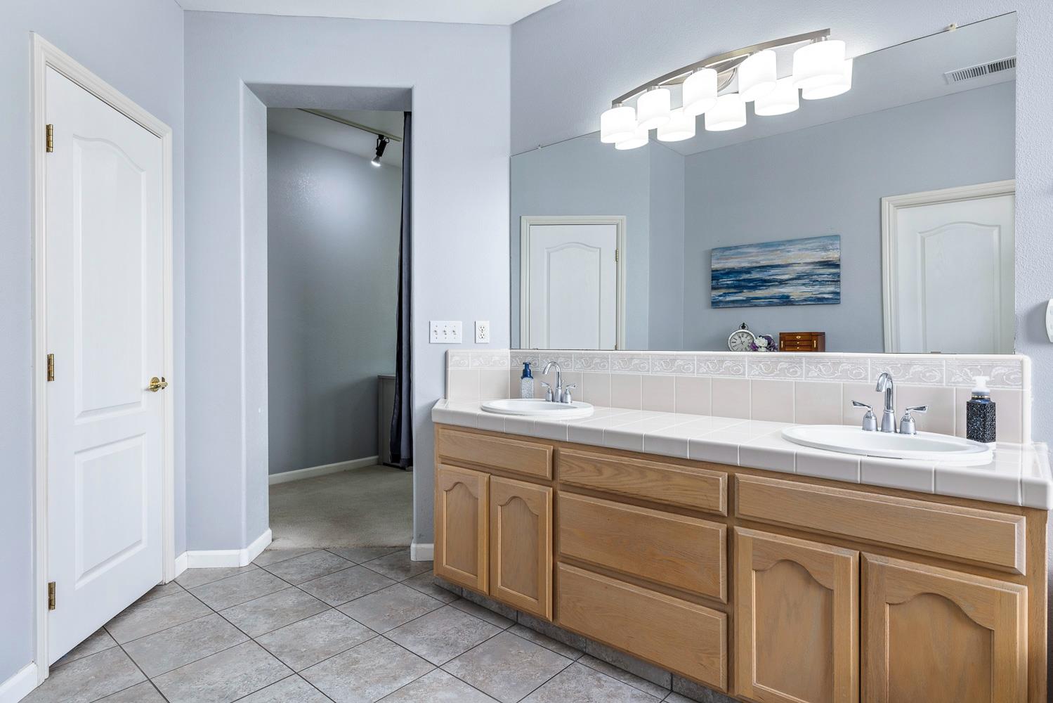 8697 N Talladega Way, Fresno, CA 93720