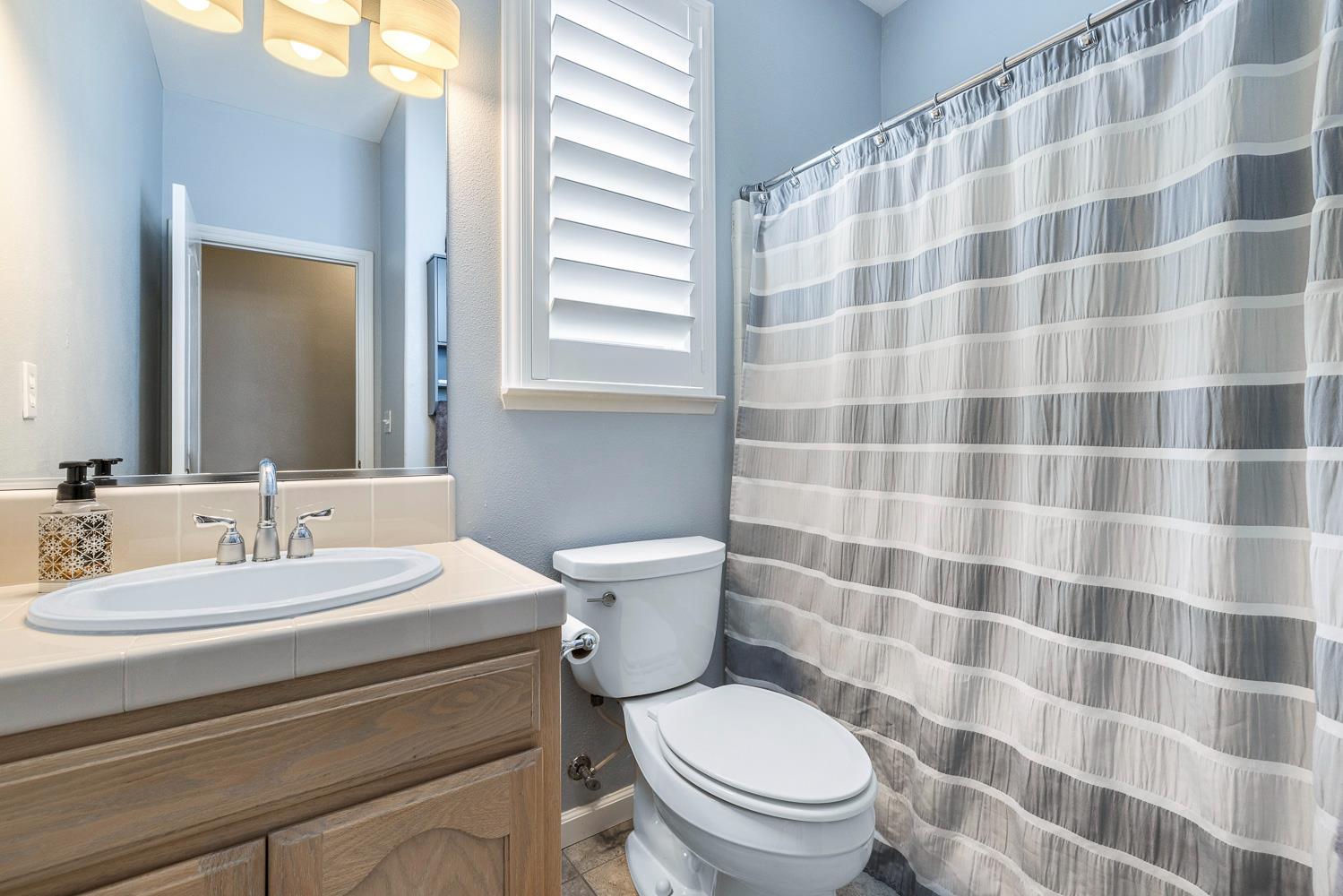 8697 N Talladega Way, Fresno, CA 93720