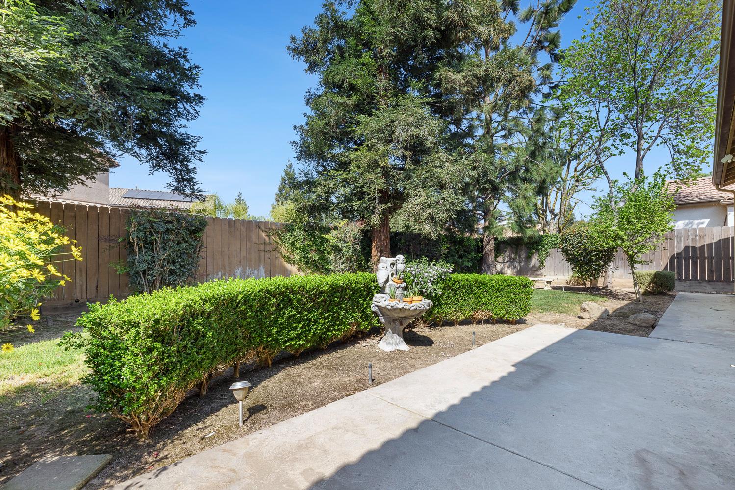 8697 N Talladega Way, Fresno, CA 93720