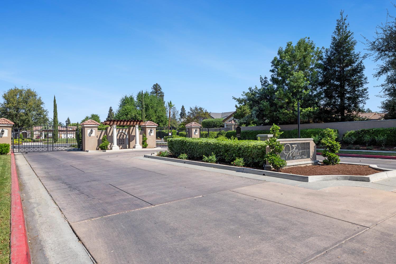 8697 N Talladega Way, Fresno, CA 93720