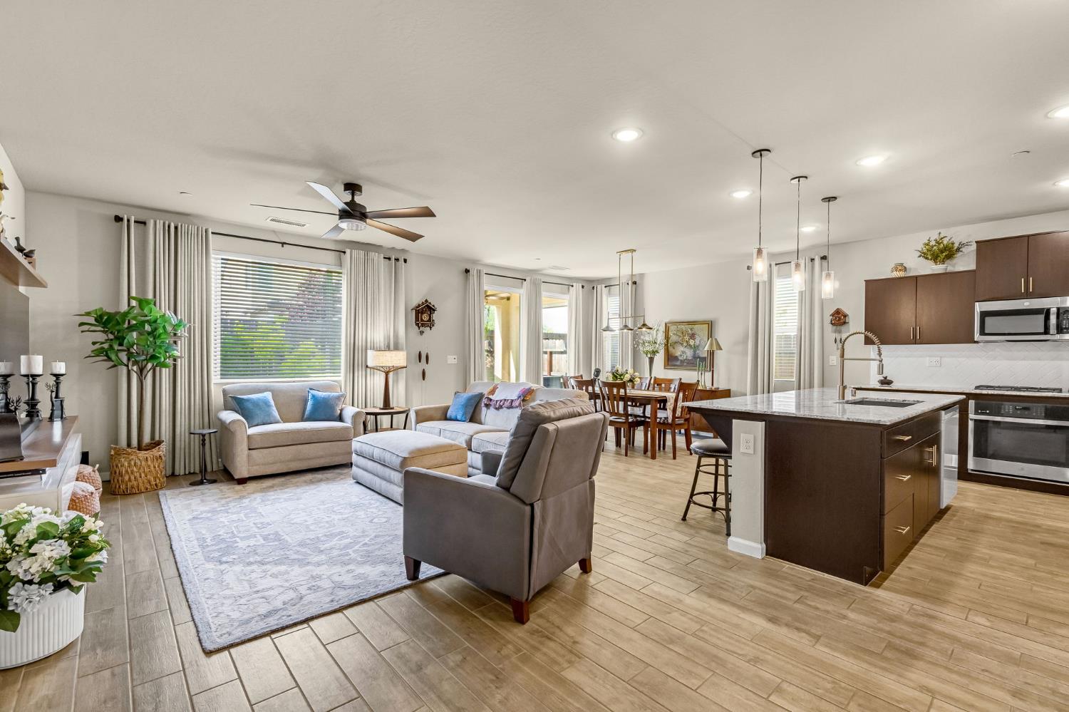 994 Groveland Ave W, Madera, CA 93636