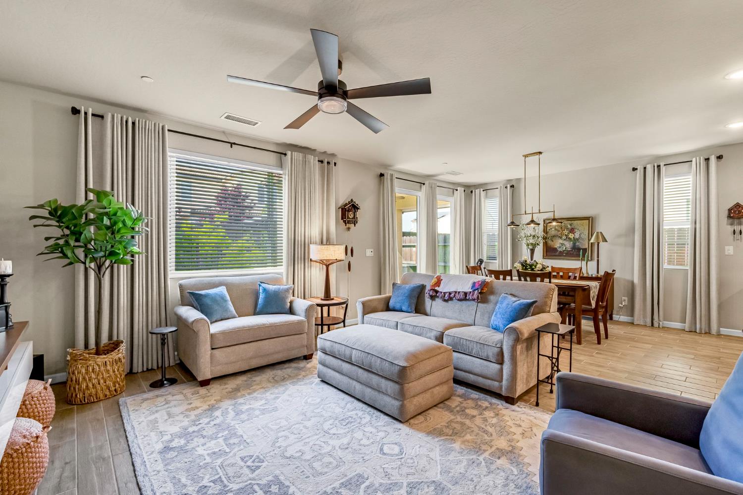 994 Groveland Ave W, Madera, CA 93636