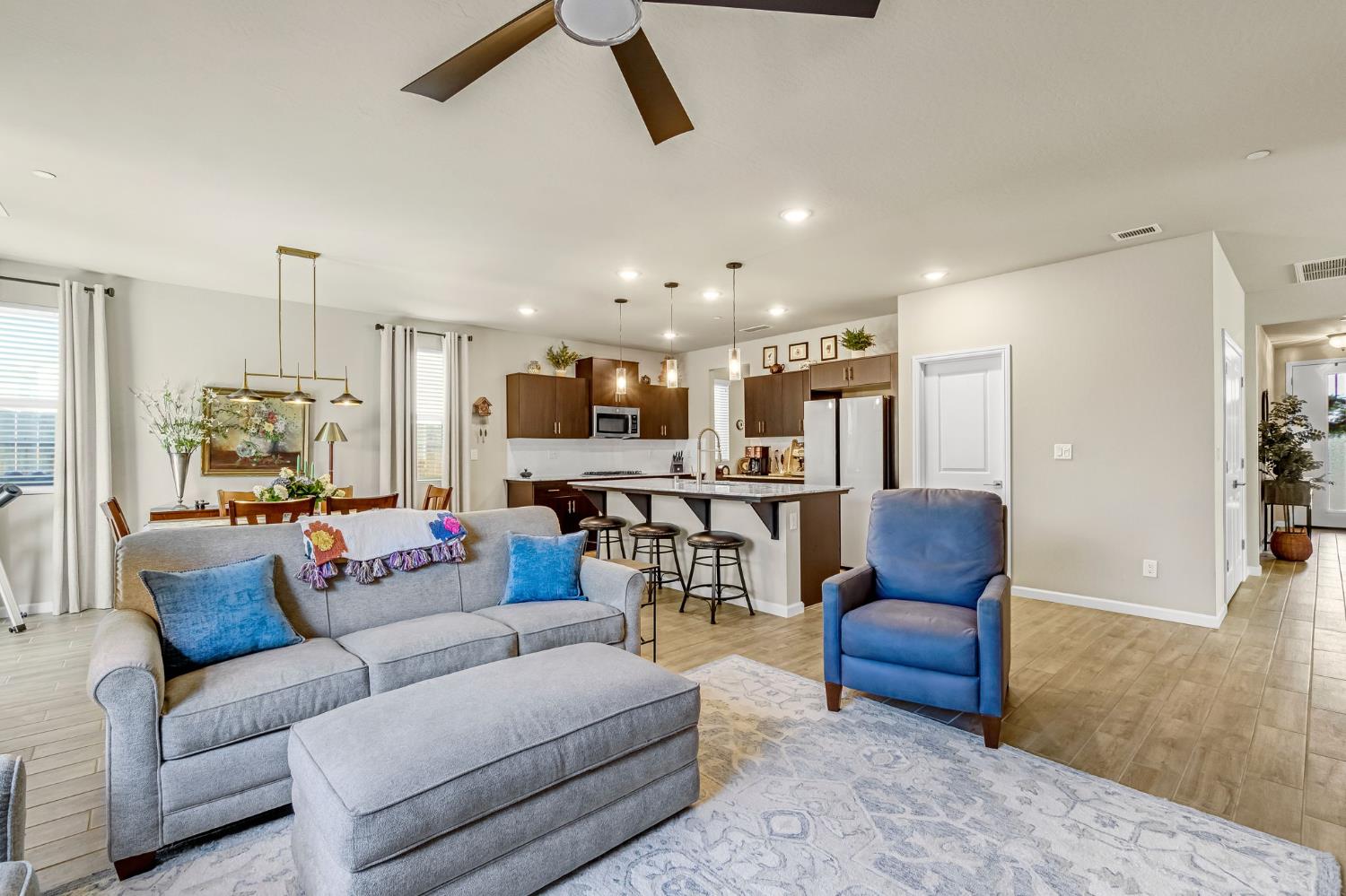 994 Groveland Ave W, Madera, CA 93636