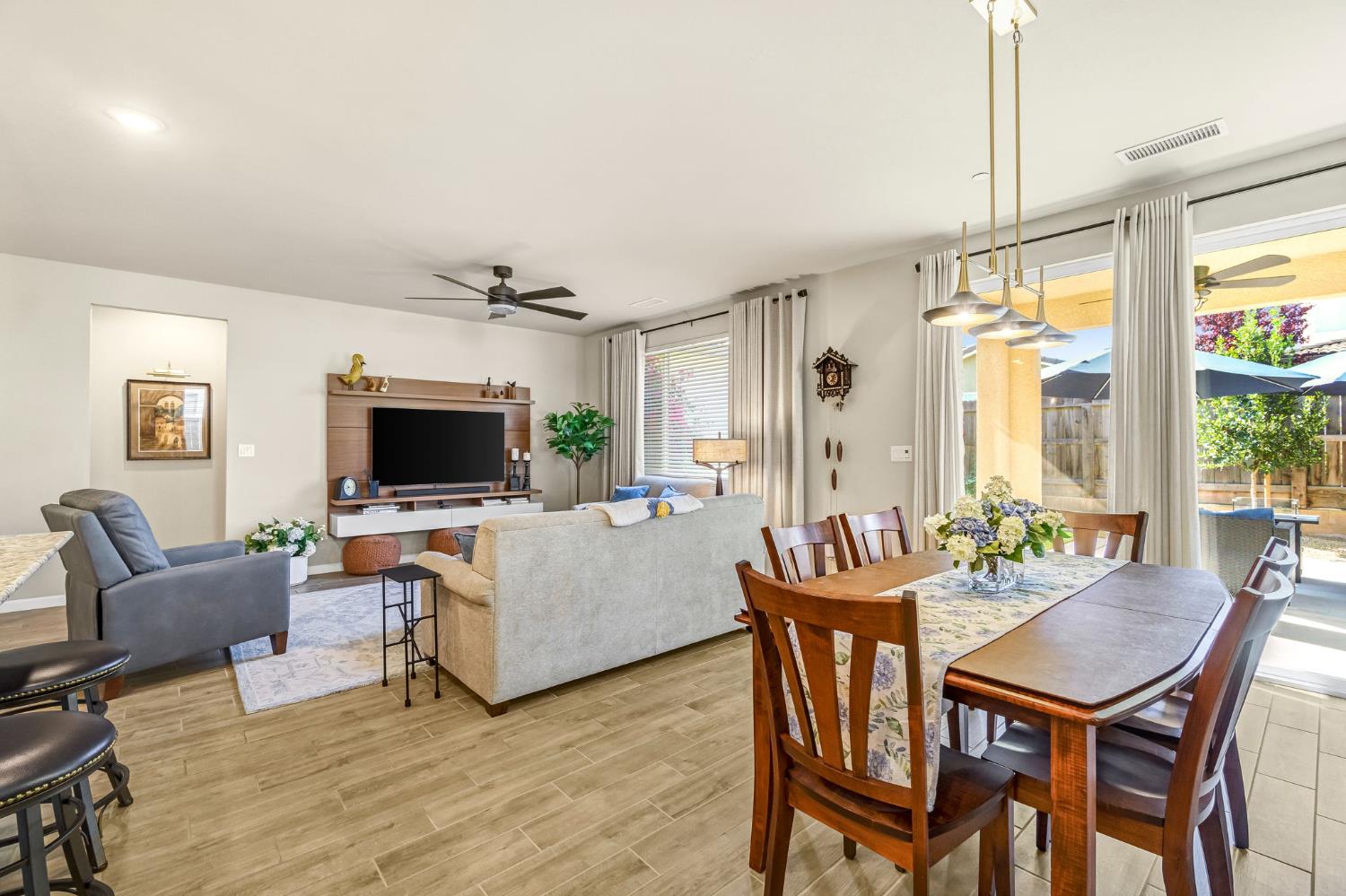 994 Groveland Ave W, Madera, CA 93636