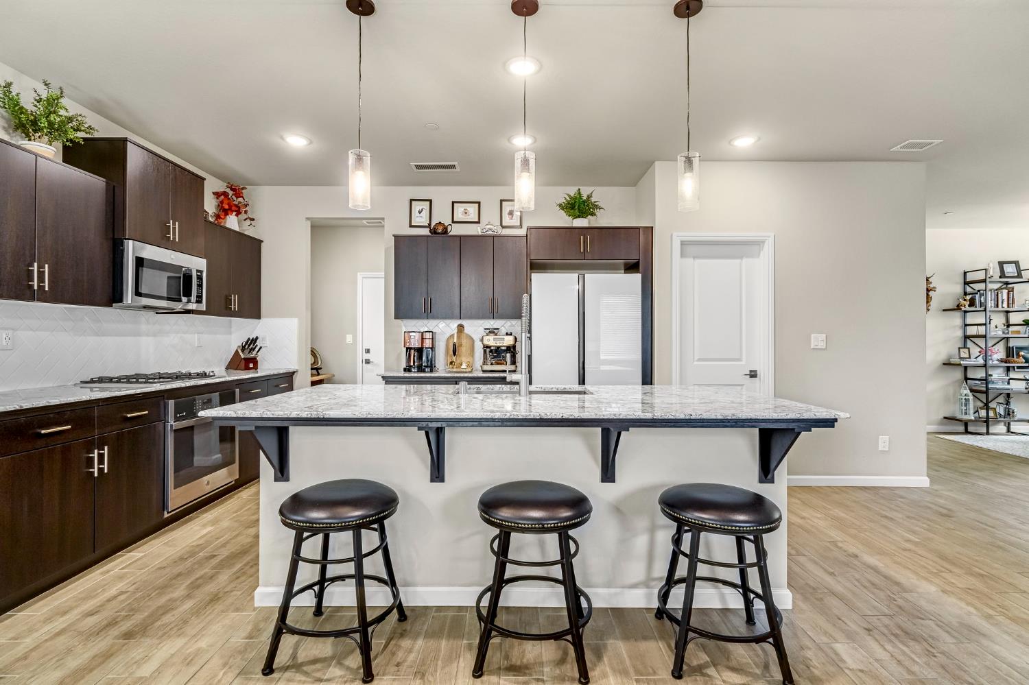 994 Groveland Ave W, Madera, CA 93636