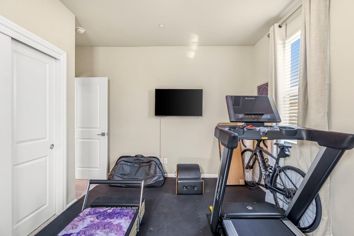 994 Groveland Ave W, Madera, CA 93636