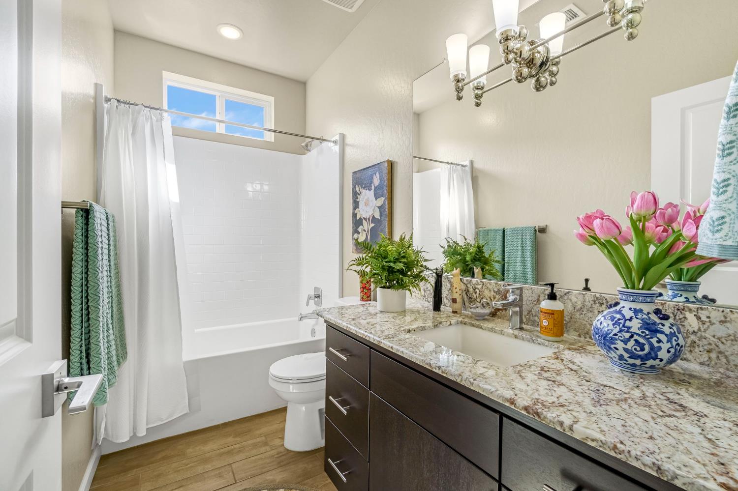 994 Groveland Ave W, Madera, CA 93636