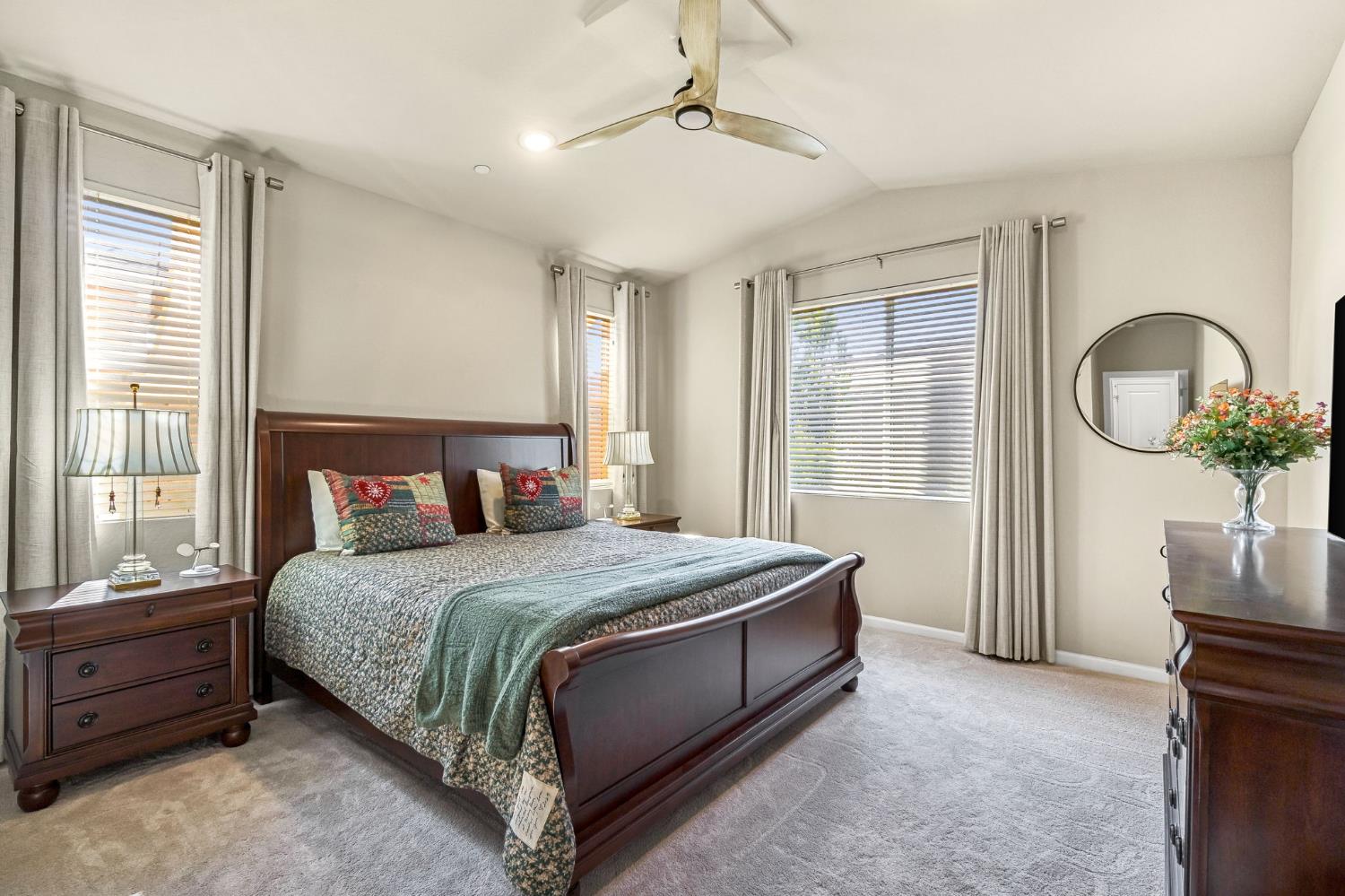 994 Groveland Ave W, Madera, CA 93636