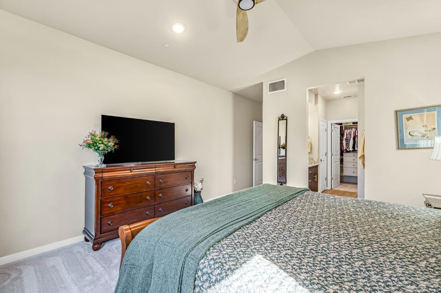 994 Groveland Ave W, Madera, CA 93636