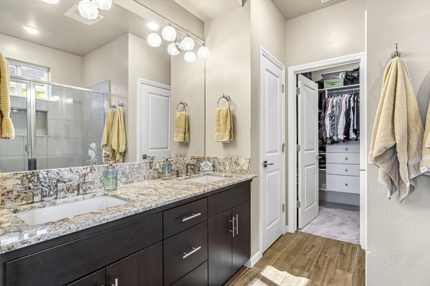 994 Groveland Ave W, Madera, CA 93636